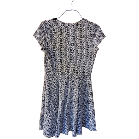 EUC Miami Size Small Black and Gray Women's Dress V Neck Cap Sleeve Zip Back - Picture 3 of 10